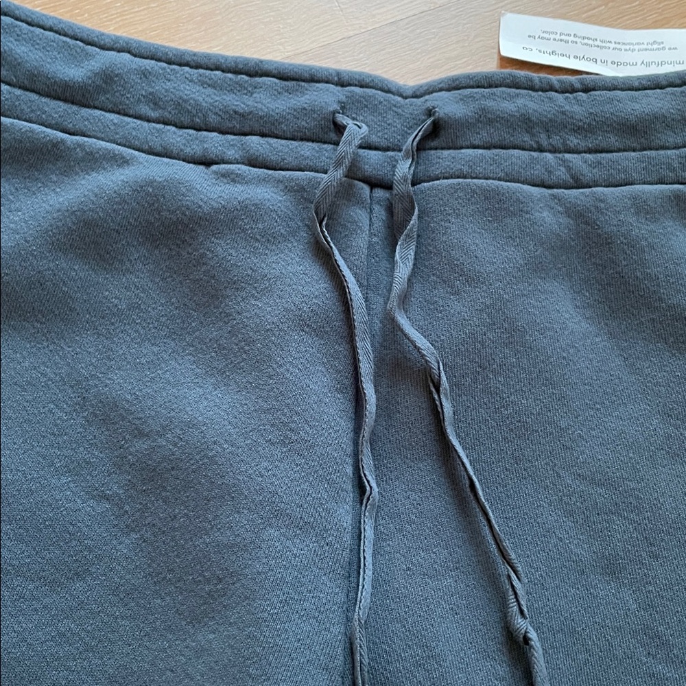 PerfectWhiteTee raw edge fleece sweatpants size medium NWT - Picture 2 of 9